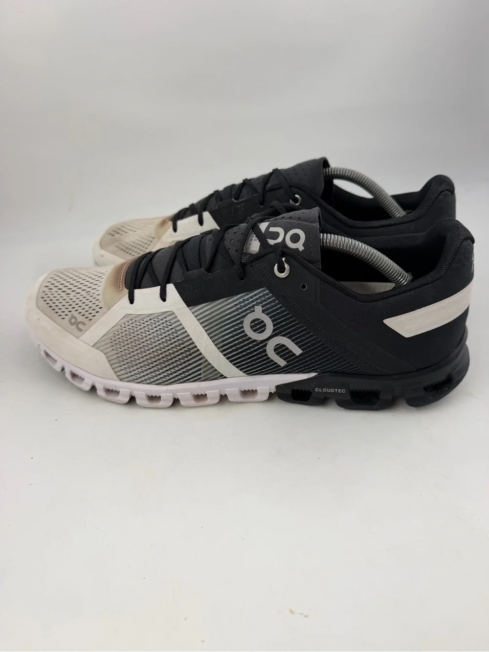 On Running Men’s Cloudflow Black & White -SZ 12- Running Shoes Lace-Up